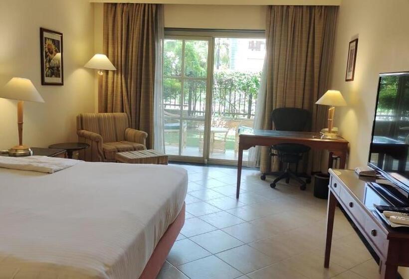 اتاق سوپریور با تخت بزرگ, Palm Meadows Resort