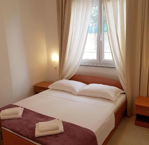חדר לארבעה סטנדרטי עם מרפסת, Sunset Split Rooms
