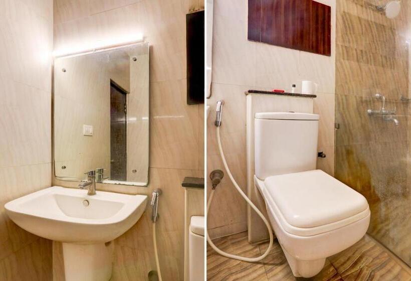 Трехместный Номер Deluxe, Super Townhouse Oak Madhapur Nera Regency
