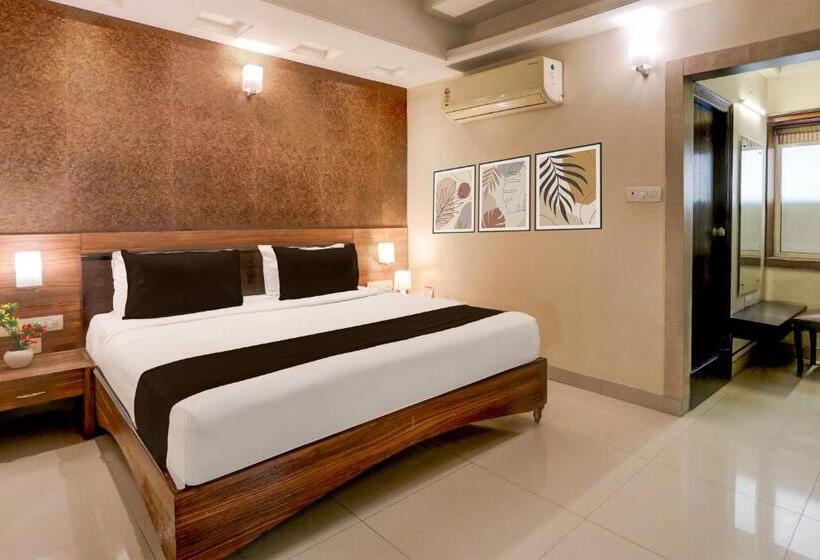 Трехместный Номер Deluxe, Super Townhouse Oak Madhapur Nera Regency