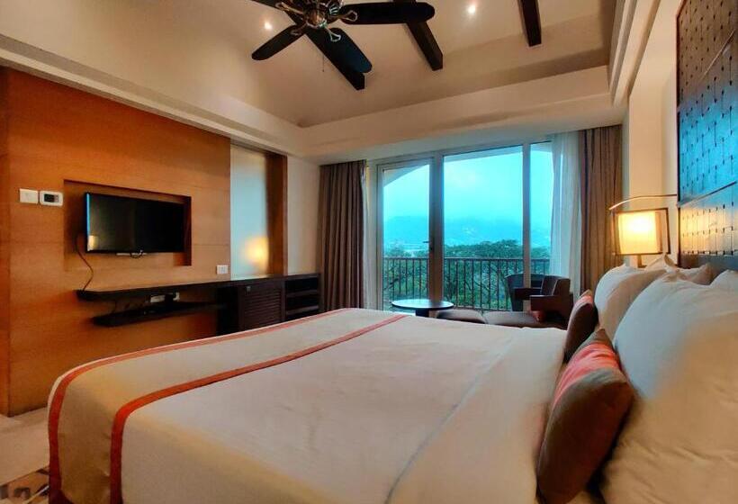 Люкс Классика, Fariyas Resort, Lonavala