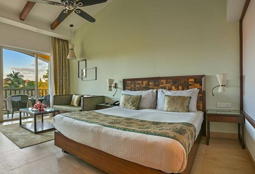 Номер Классика Кровать Кинг, Fariyas Resort, Lonavala