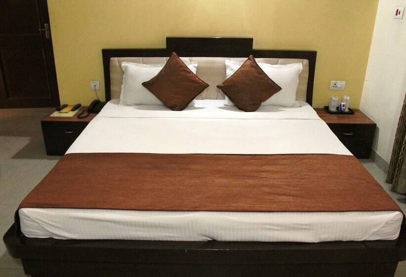 غرفة ديلوكس, Maiden Residency
