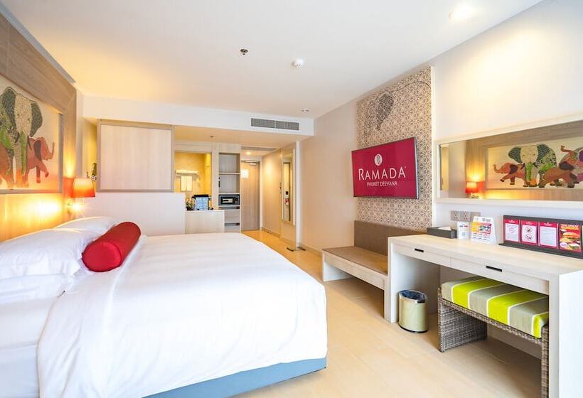 프리미엄 룸 풀장 전망, Ramada By Wyndham Phuket Deevana