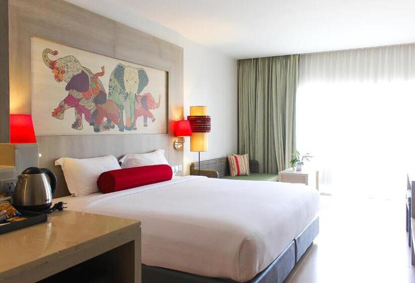프리미엄 룸 풀장 전망, Ramada By Wyndham Phuket Deevana