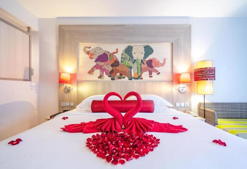 프리미엄 룸 풀장 전망, Ramada By Wyndham Phuket Deevana