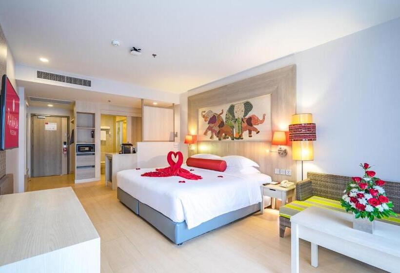 프리미엄 룸 풀장 전망, Ramada By Wyndham Phuket Deevana