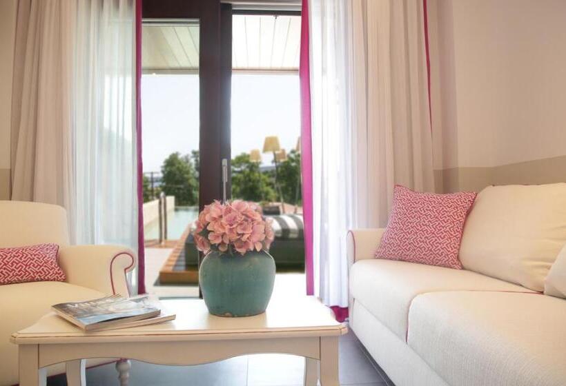 Полулюкс с Бассейном, Avaton Luxury Beach Resort   Relais & Chateaux