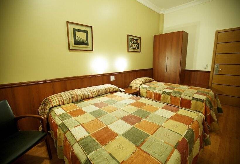 스탠다드 트리플 룸, Eston Hotel   Localização Central Privilegiada  Pet Friendly