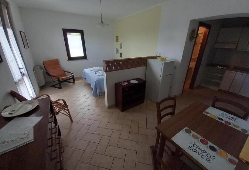 استودیوی استاندارد, Podere S.giulia   Casale S.giulia