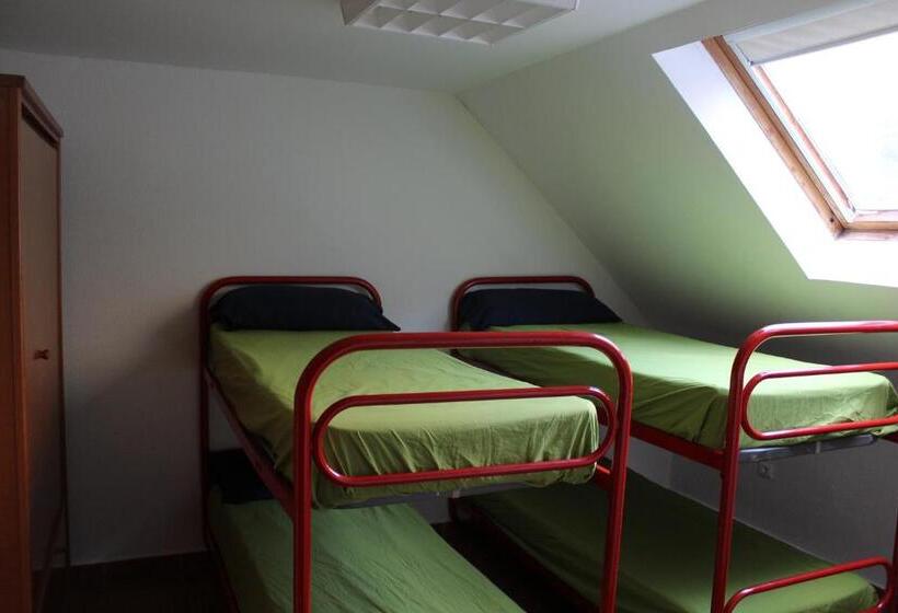 Номер Стандарт Четырехместный Совместный Санузел, Albergue De Canfranc Estación