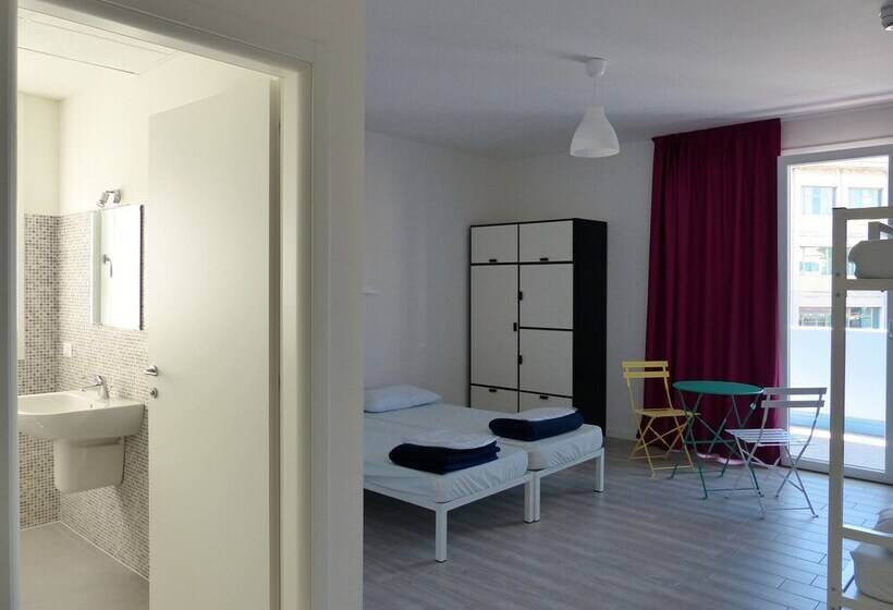 スタンダードルーム, Meet Gardalake Hostel