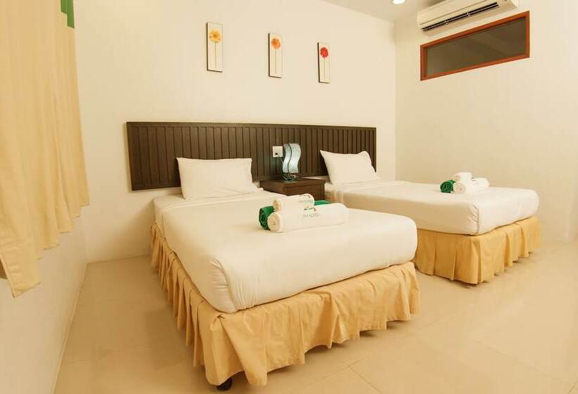 带泳池观景的豪华房, The Green Beach Resort