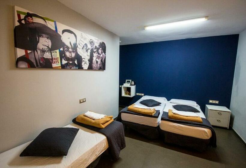 اتاق استاندارد, Don Moustache Boutique Hostel