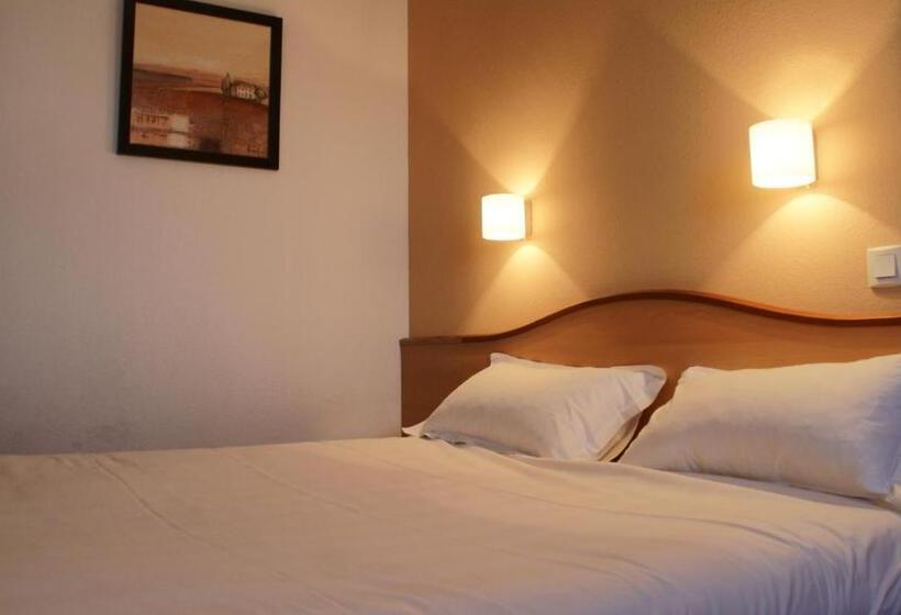 Номер Стандарт, Brit Hotel Confort Montauban