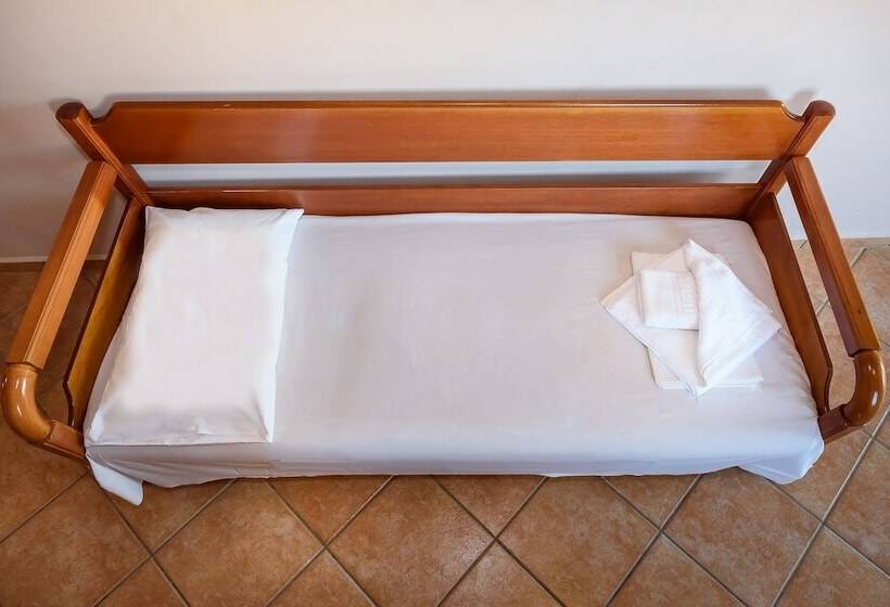 شقة غرفة واحدة, Irinoula Dreams