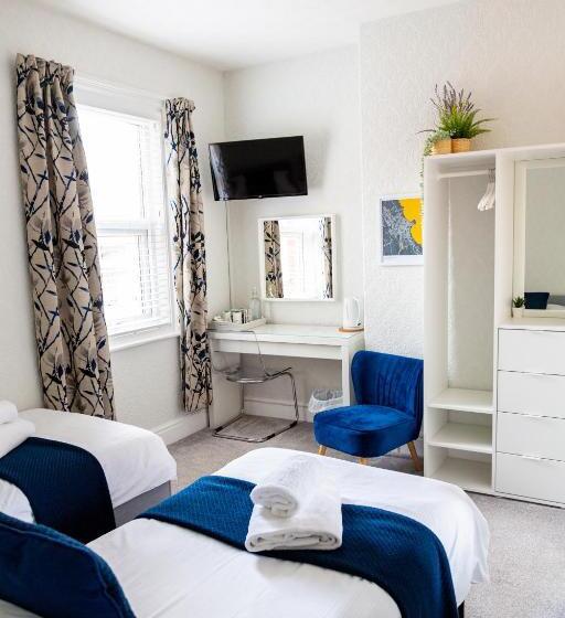 Номер Стандарт, Kingsway Guesthouse   A Selection Of Single, Double And Family Rooms In A Central Location