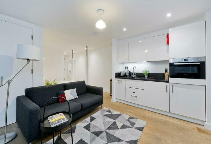 Студия Стандарт, Crane Court By City2stay
