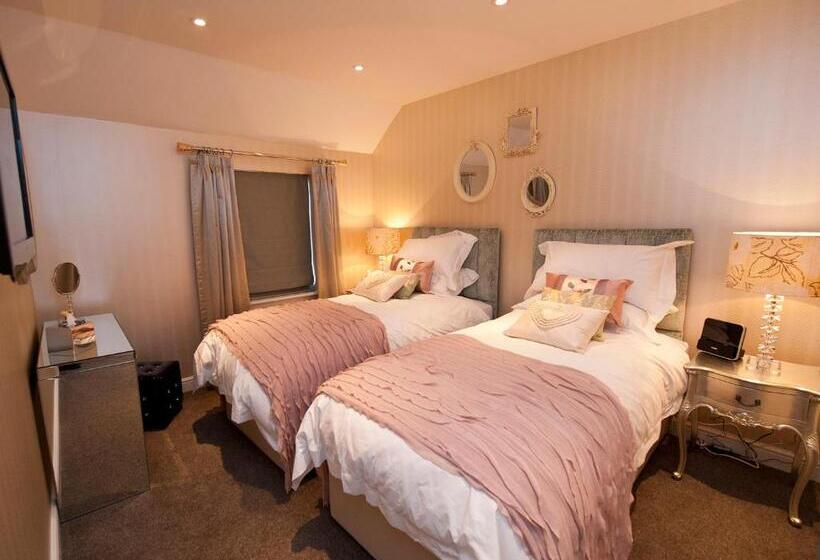 Дом 3 Спальни, Five Star Stays