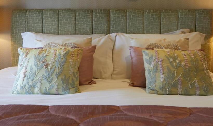 3间卧室的房子, Five Star Stays