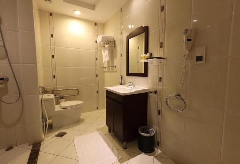 חדר אקונומי לשלושה, Al Rayyan Makiya Towers Hotel 1