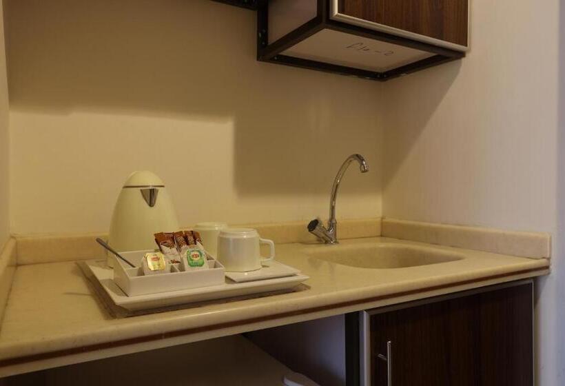 חדר אקונומי לשלושה, Al Rayyan Makiya Towers Hotel 1