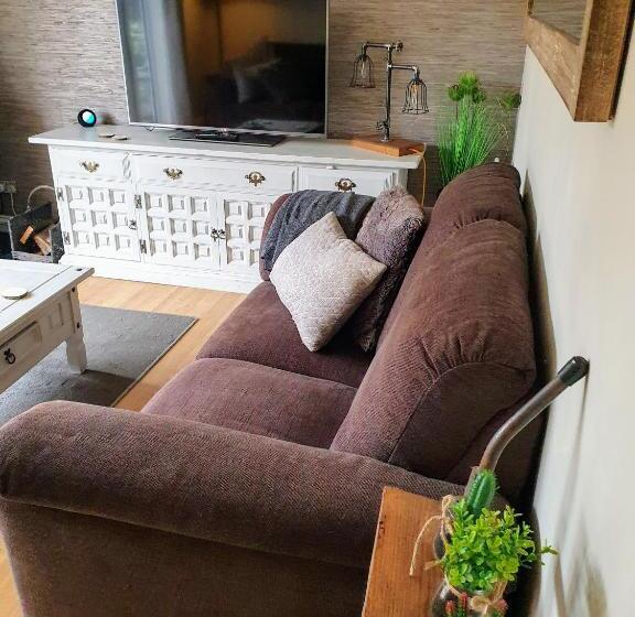 اتاق لوکس یک تخته, Little Lodge