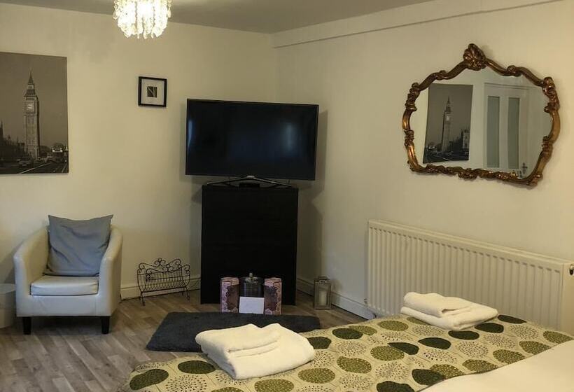Номер Стандарт Совместная Ванная, Trinity Guest House