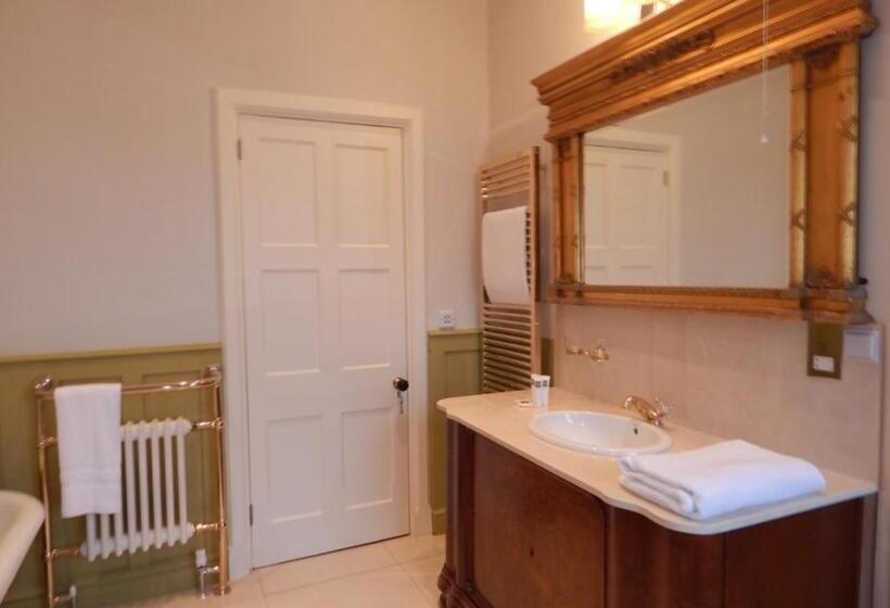 Номер Стандарт, Westgate Manor