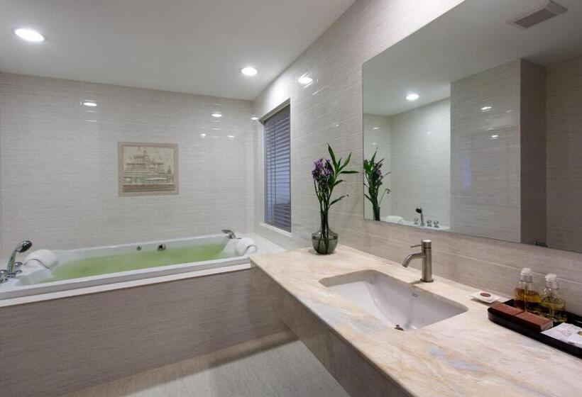 סוויטה עם ג'קוזי, Riche Hua Hin Hotel   Sha Plus