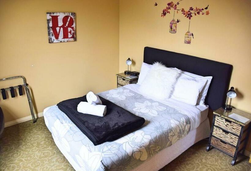Номер Стандарт, The Prince Albert Backpackers & Bar