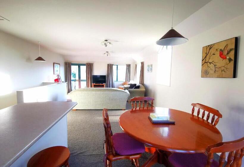 침실 2개 아파트, Les Troupes Apartments