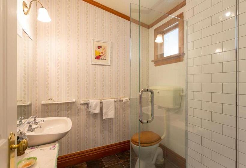 Студия Стандарт, Settlers Cottage Motel