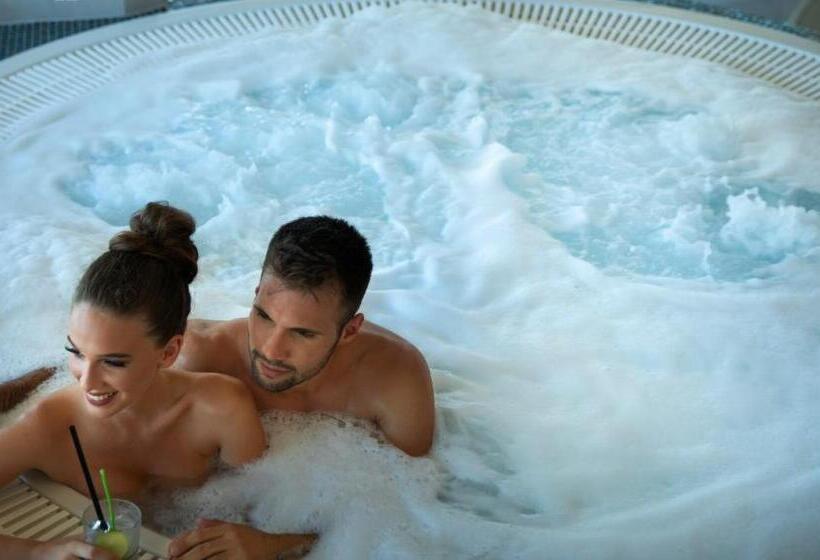 اتاق سوپریور با چشم‌انداز دریا, Grand Hotel Adriatic