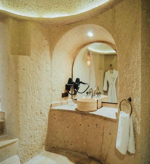 디럭스 스위트, Hu Of Cappadocia   Special Class