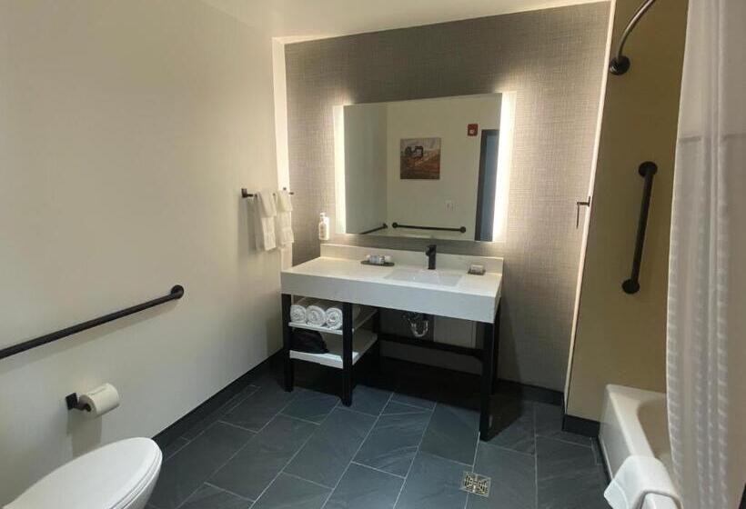 Люкс Адаптированный для Инвалидов, La Quinta Inn & Suites By Wyndham Yucaipa
