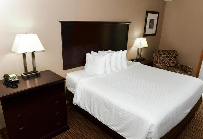 Люкс Кровать Кинг, Cobblestone Inn & Suites   Denison | Majestic Hills