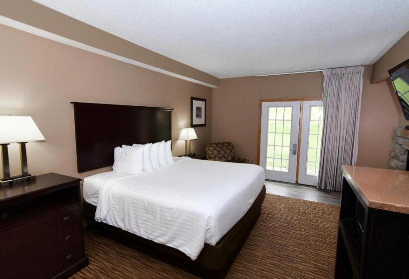 Люкс Кровать Кинг, Cobblestone Inn & Suites   Denison | Majestic Hills