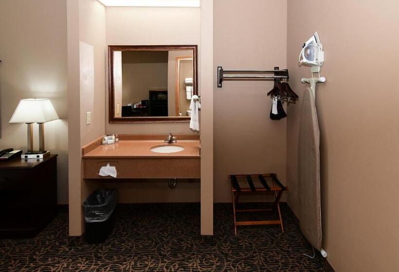 Люкс Кровать Кинг, Cobblestone Inn & Suites   Denison | Majestic Hills