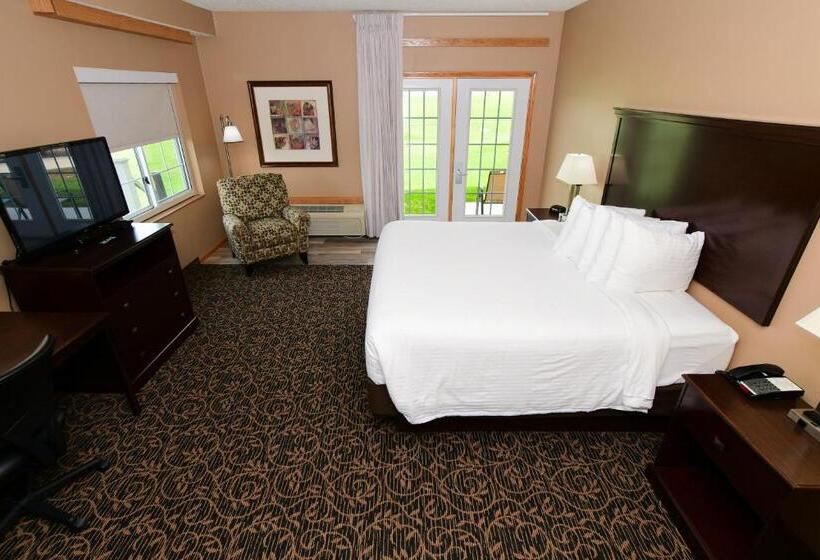 Люкс Кровать Кинг, Cobblestone Inn & Suites   Denison | Majestic Hills