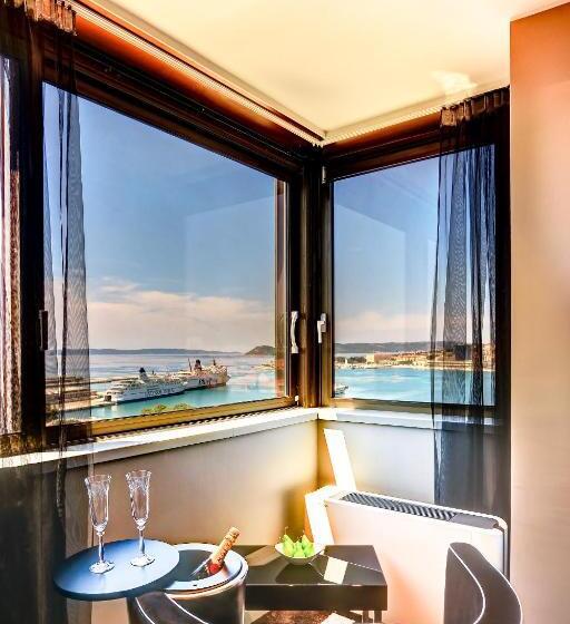 Номер Deluxe Вид на Море, The View Luxury Rooms