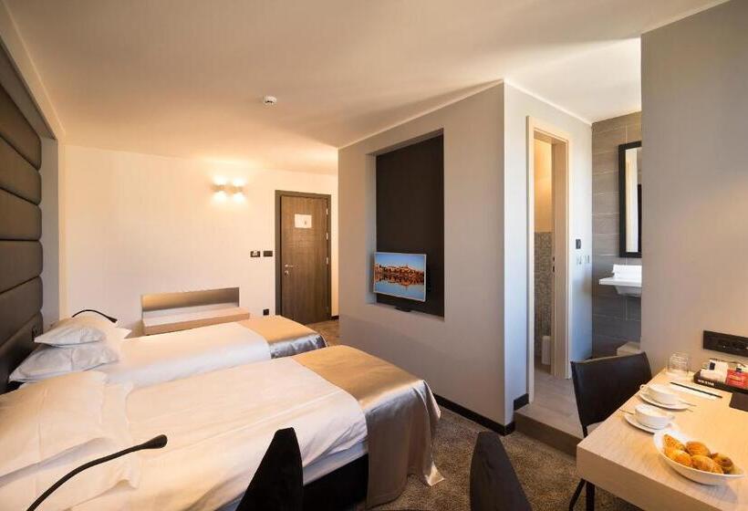 Номер Superior Вид на Город, The View Luxury Rooms