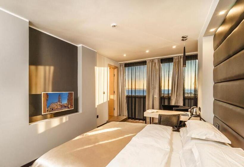 Номер Superior Вид на Море, The View Luxury Rooms