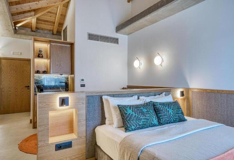Полулюкс Боковой Вид на Море, Capital Luxury Suites