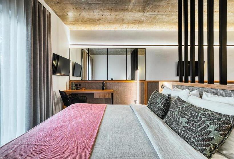 Полулюкс Вид на Сад, Capital Luxury Suites