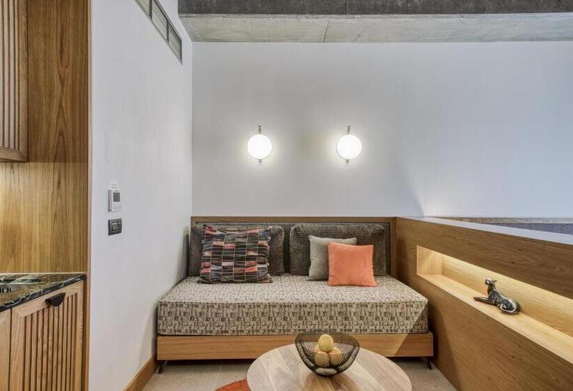Полулюкс Боковой Вид на Море, Capital Luxury Suites