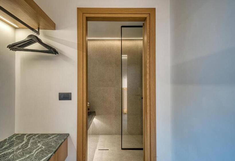 Полулюкс Боковой Вид на Море, Capital Luxury Suites