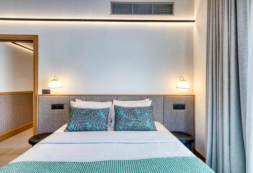 Deluxe люкс с видом, Capital Luxury Suites