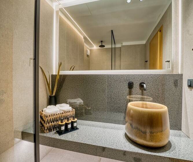 Полулюкс Вид на Сад, Capital Luxury Suites