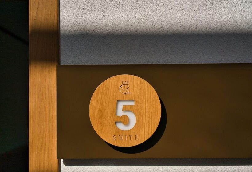 Deluxe люкс с видом, Capital Luxury Suites